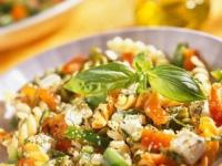 Salata cu paste spirale si piept de pui rotisat Salata cu paste spirale si piept de pui rotisat
